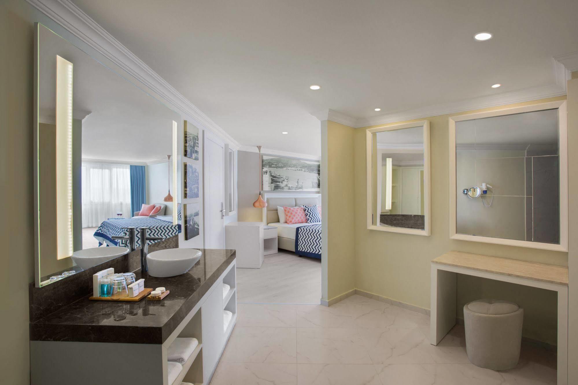 Paloma Marina Suites - Adult Only Κουσάντασι Εξωτερικό φωτογραφία